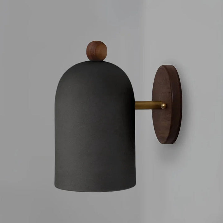 Skanto | TimberSoul – Wabi-Sabi Wandleuchte aus Walnussholz für natürliche Atmosphäre