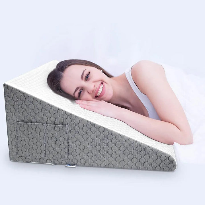Skanto | Memory Foam Keilkissen: Erhöhtes dreieckiges Kissen zum Schlafen, bei Sodbrennen, nach Operationen – für Schlafzimmer, Wohnheim, Büro