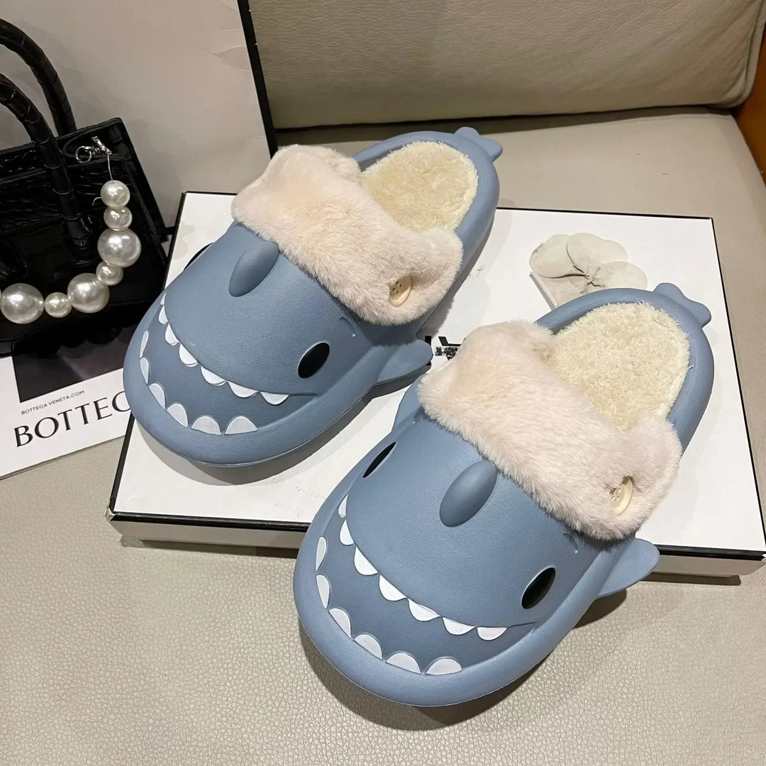 Skanto | SharkSlides – Lustige Baumwollhausschuhe