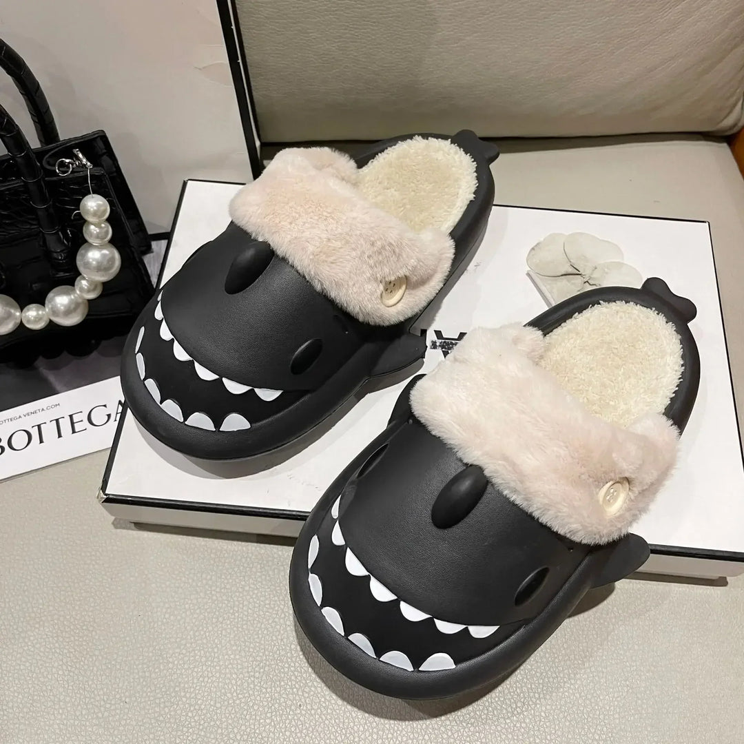Skanto | SharkSlides – Lustige Baumwollhausschuhe