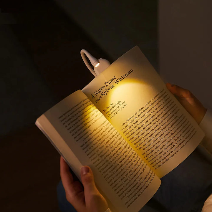 Skanto | Mini Buchlampe – Tragbare Klemmleuchte mit USB-Ladefunktion, dimmbarer LED für Schlafzimmer, Augenschutz und Camping – 360° drehbare Klemm-Buchlampe