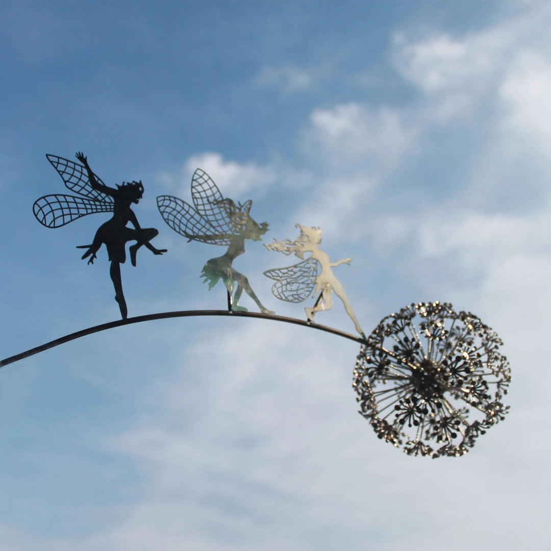Skanto | Feen-Skulptur aus Metall für die Rasendekoration im Außenbereich
