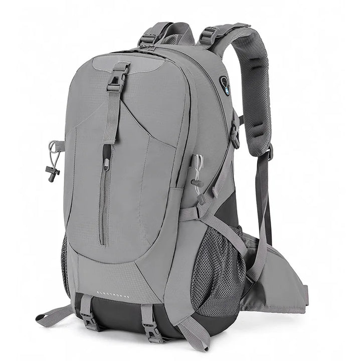 Skanto | TrekVault 40 Reise-Rucksack | 40 L Outdoor-Rucksack mit Regenhülle | Für Wandern, Reisen & Alltag | 31 × 20 × 52 cm