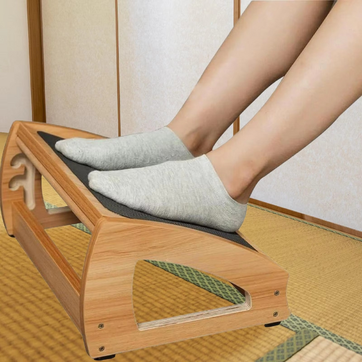 Skanto | Dreifuß-Fußstütze unter dem Schreibtisch – Ergonomische Beinstütze für Zuhause & Büro