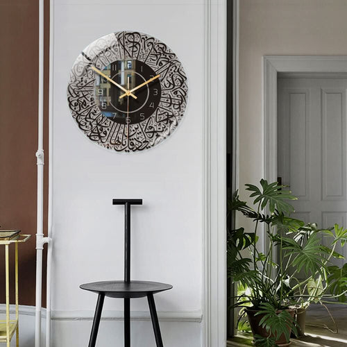 Skanto | Islamische Wanduhr mit Acryl-Kalligraphie-Design