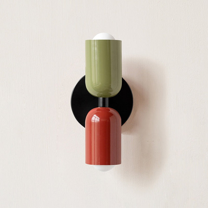Skanto | Lebendige, minimalistische Wandlampe mit zwei Glühbirnen