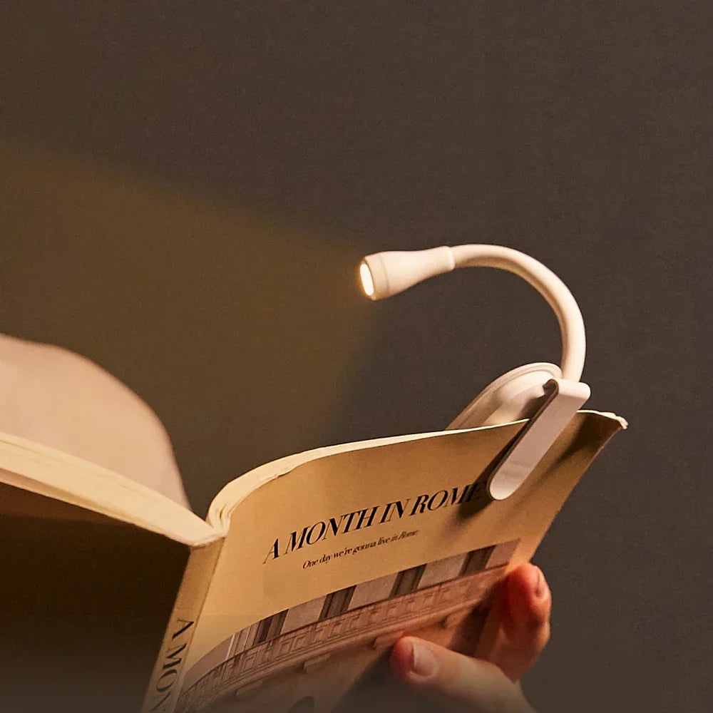 Skanto | Mini Buchlampe – Tragbare Klemmleuchte mit USB-Ladefunktion, dimmbarer LED für Schlafzimmer, Augenschutz und Camping – 360° drehbare Klemm-Buchlampe