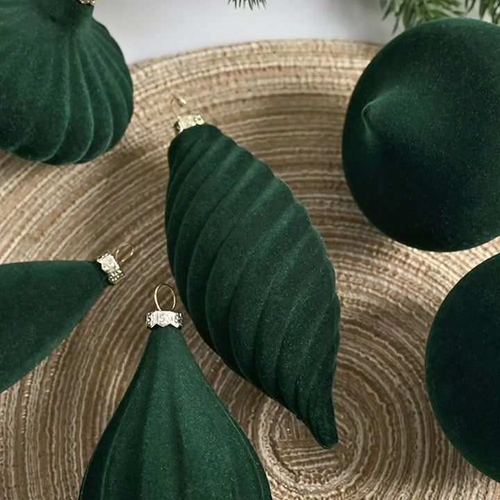 Elegante beflockte Samt-Weihnachtskugeln – Wiederverwendbare Feiertagsbaumdekorationen für festliche Stimmung 27 Stk.