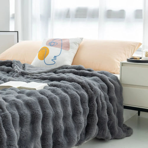 Skanto | FurLuxe | Wendbarer Kunstfell-Überwurf