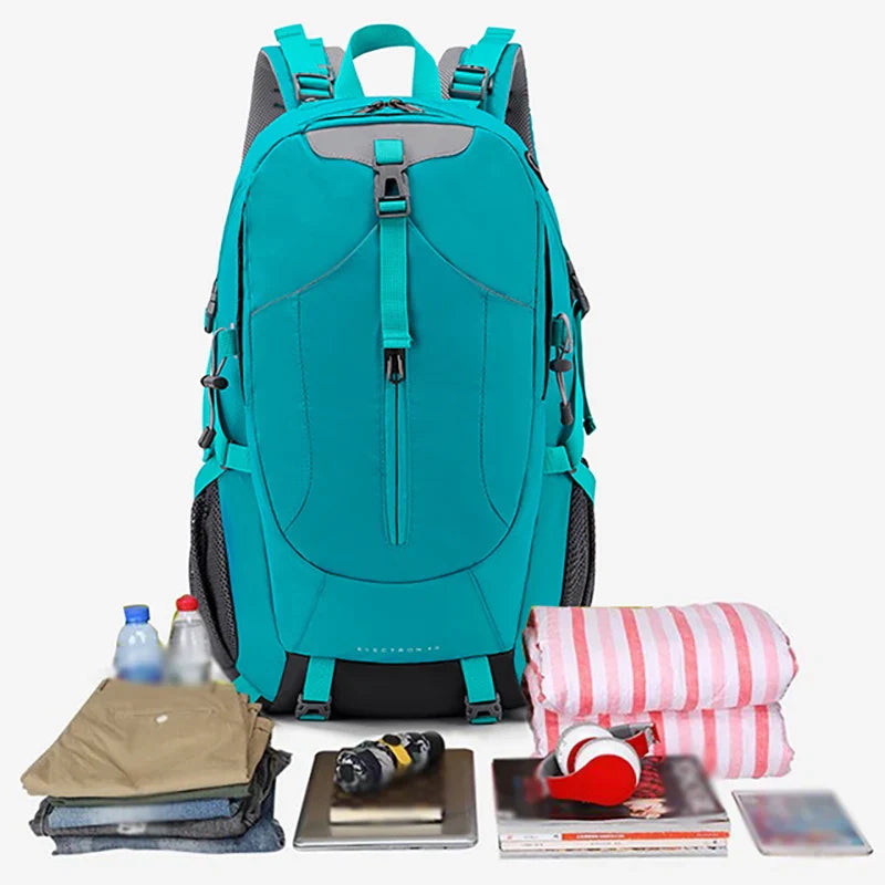 Skanto | TrekVault 40 Reise-Rucksack | 40 L Outdoor-Rucksack mit Regenhülle | Für Wandern, Reisen & Alltag | 31 × 20 × 52 cm