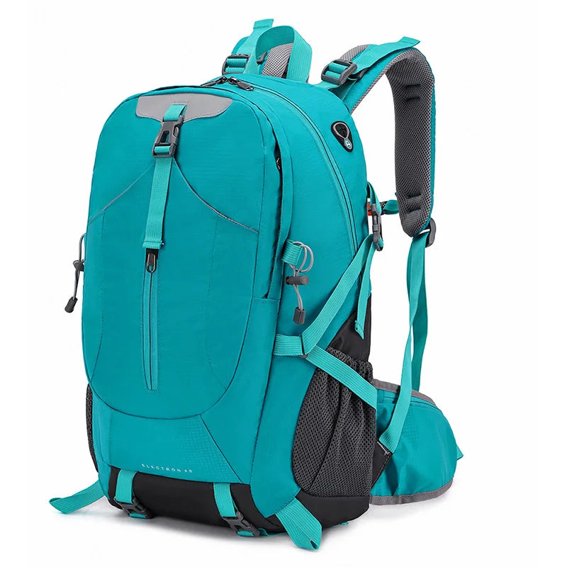 Skanto | TrekVault 40 Reise-Rucksack | 40 L Outdoor-Rucksack mit Regenhülle | Für Wandern, Reisen & Alltag | 31 × 20 × 52 cm