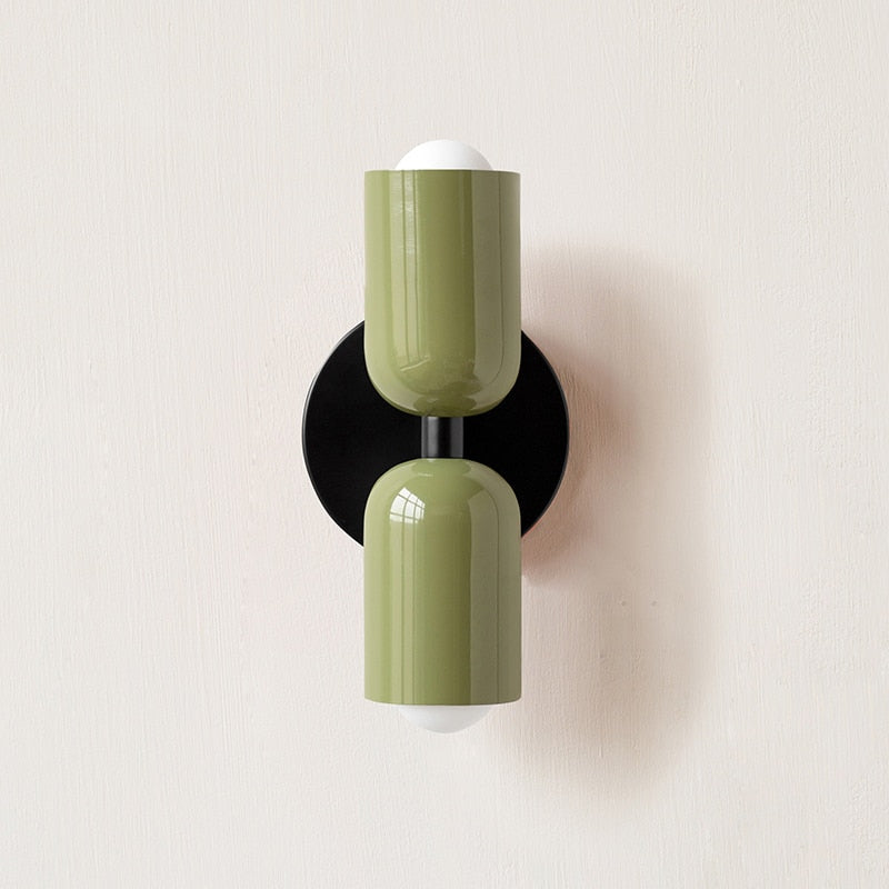 Skanto | Lebendige, minimalistische Wandlampe mit zwei Glühbirnen