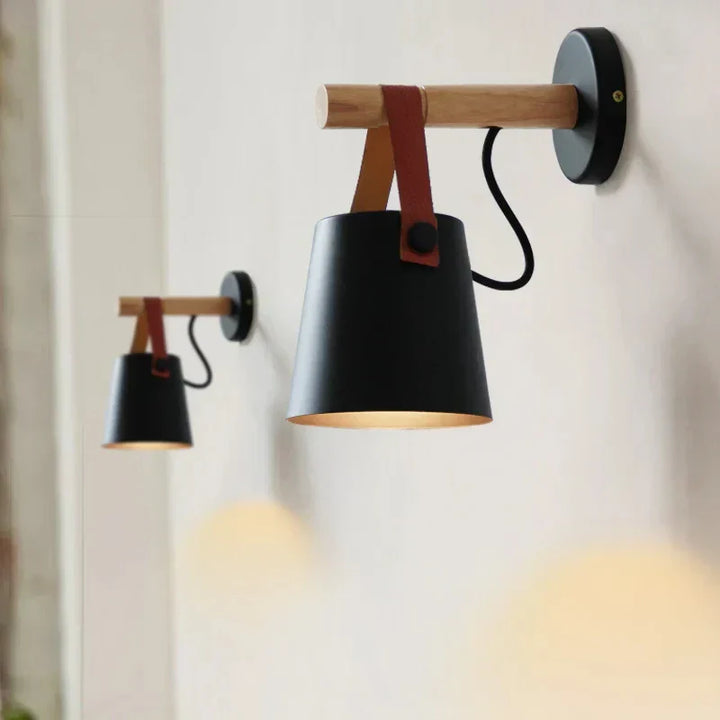 NordicGlow Light - LED-Wandlampe aus Holz mit Lederdetail Skanto