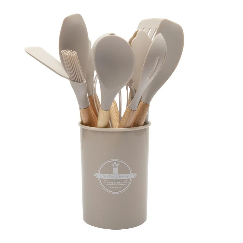 Skanto | Culinora Silikon Küchenutensilien-Set | Hitzebeständig bis 230°C | 12-teilig mit Holzgriffen | Schneebesen, Spatel, Zange & Mehr