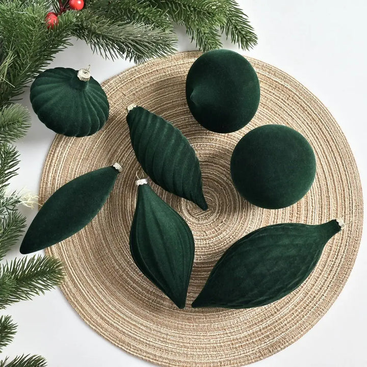 Elegante beflockte Samt-Weihnachtskugeln – Wiederverwendbare Feiertagsbaumdekorationen für festliche Stimmung 27 Stk.