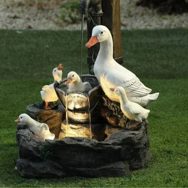 Skanto | Lunaverde Solar Deko Ente & Eichhörnchen | Gartenfigur mit LED-Licht | Wetterfestes Harz | Für Terrasse & Balkon