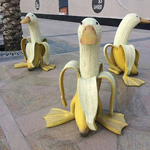 Skanto | Bananen-Ente Skulptur | Verspielte Gartendekoration!