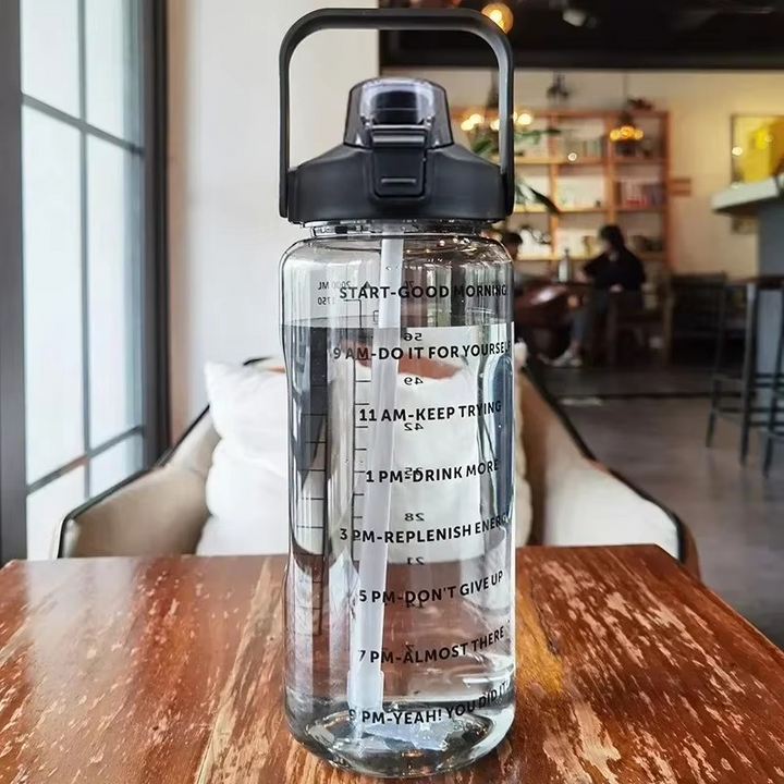 Skanto | Große 68oz Sport-Wasserflasche mit Strohhalm und Zeitmarkierung für Fitnessstudio und Outdoor-Fitness