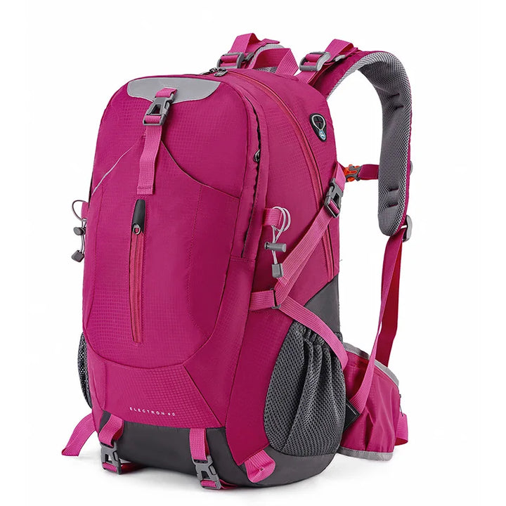 Skanto | TrekVault 40 Reise-Rucksack | 40 L Outdoor-Rucksack mit Regenhülle | Für Wandern, Reisen & Alltag | 31 × 20 × 52 cm