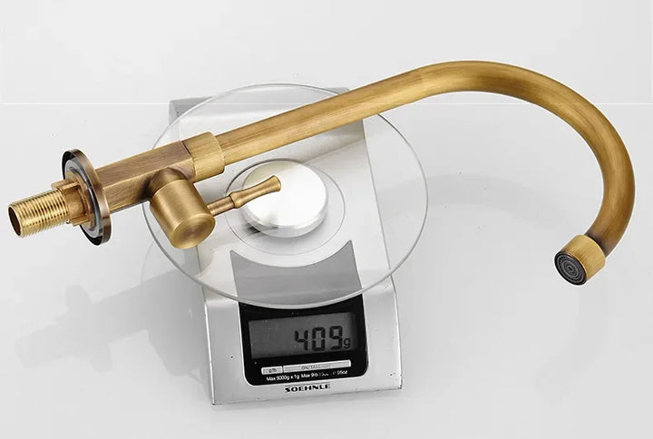 Skanto | Elegante Schwanenhals-Küchenarmaturen aus antikem Messing