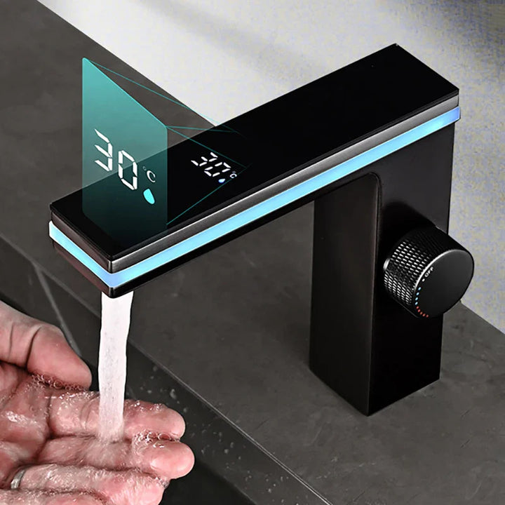 Skanto | LED-Wasserhahn mit digitaler Temperaturanzeige und Heiß-Kalt-Mischfunktion