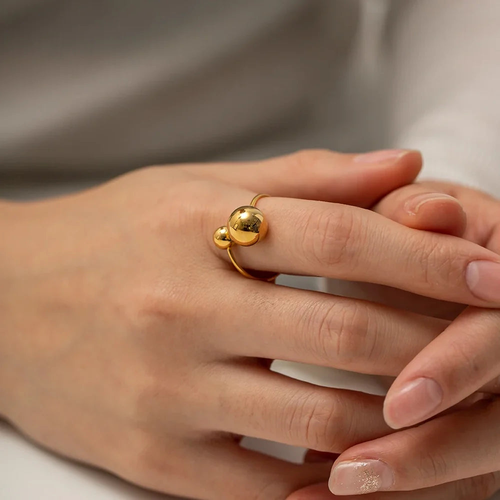 Skanto | 18k Markanter offener Ring mit zwei Kugeln