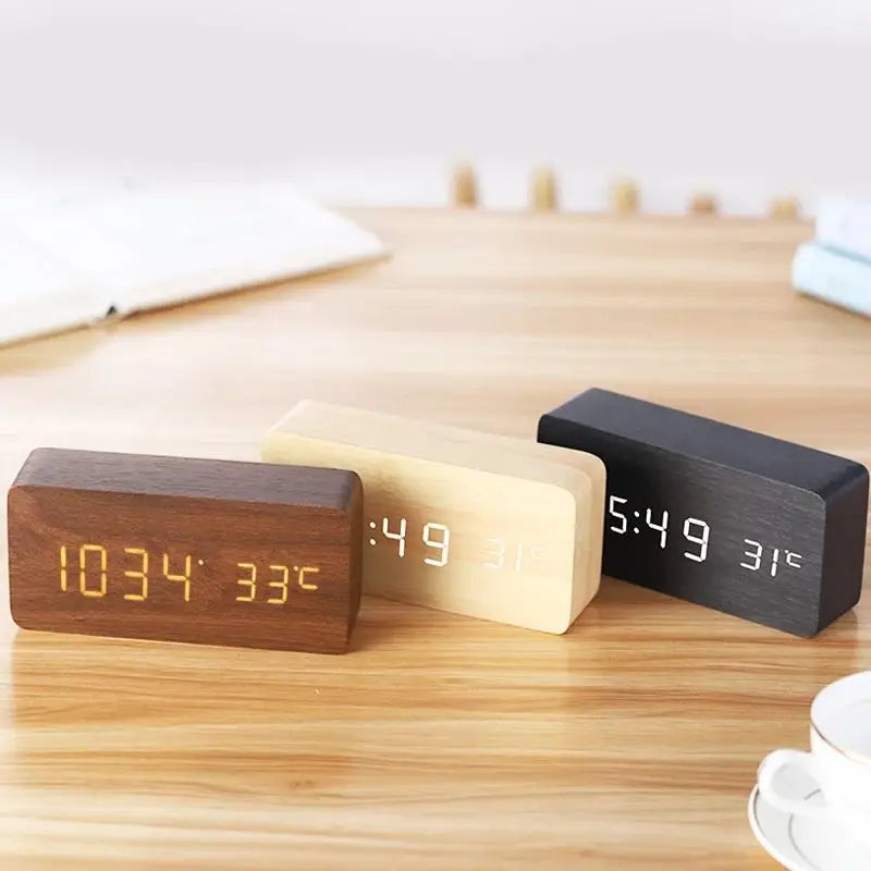 Skanto | Sandsberg Holz Digitalwecker | LED-Anzeige | Modernes Design | Geräuschlos | Umweltfreundlich
