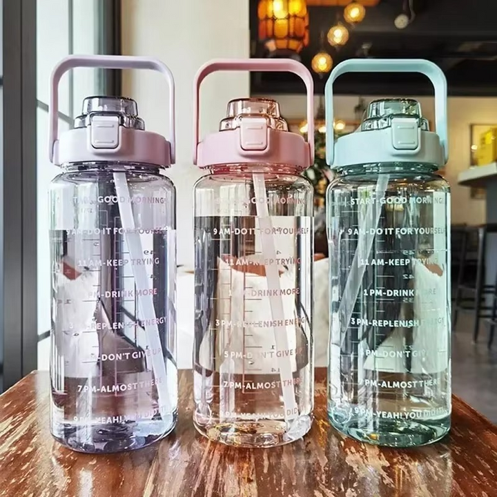 Skanto | Große 68oz Sport-Wasserflasche mit Strohhalm und Zeitmarkierung für Fitnessstudio und Outdoor-Fitness