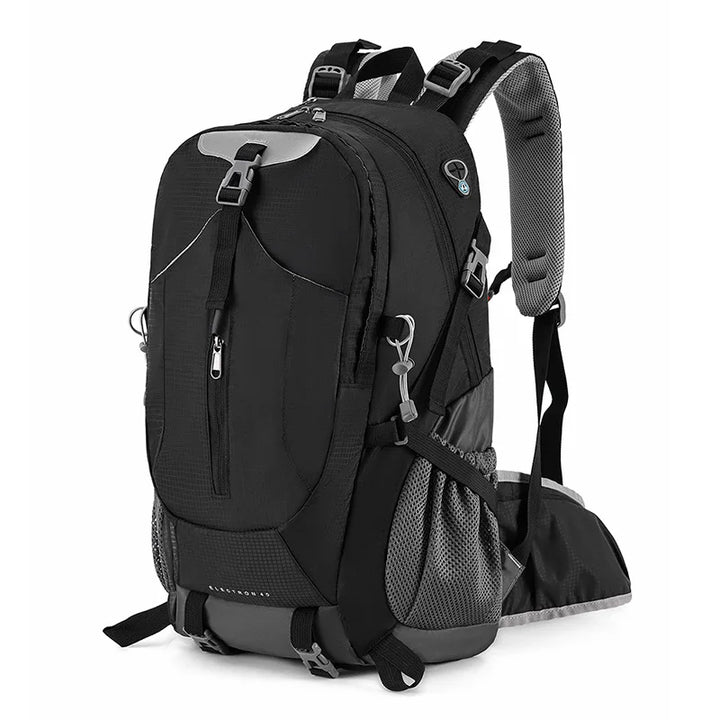 Skanto | TrekVault 40 Reise-Rucksack | 40 L Outdoor-Rucksack mit Regenhülle | Für Wandern, Reisen & Alltag | 31 × 20 × 52 cm