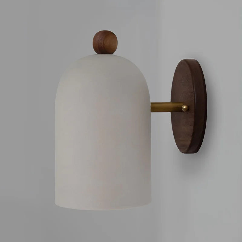 Skanto | TimberSoul – Wabi-Sabi Wandleuchte aus Walnussholz für natürliche Atmosphäre