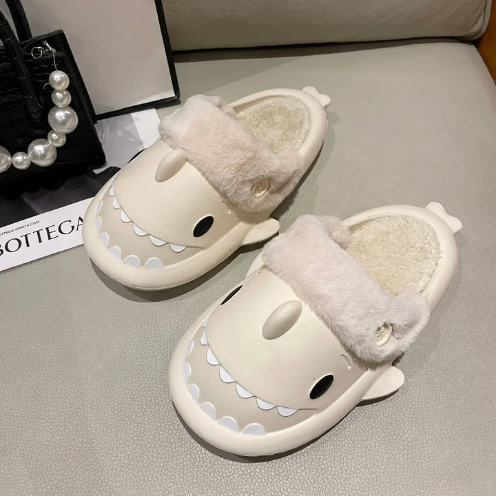 Skanto | SharkSlides – Lustige Baumwollhausschuhe