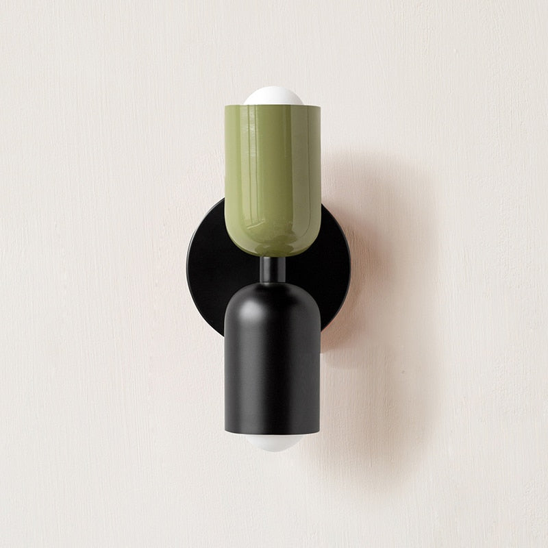 Skanto | Lebendige, minimalistische Wandlampe mit zwei Glühbirnen