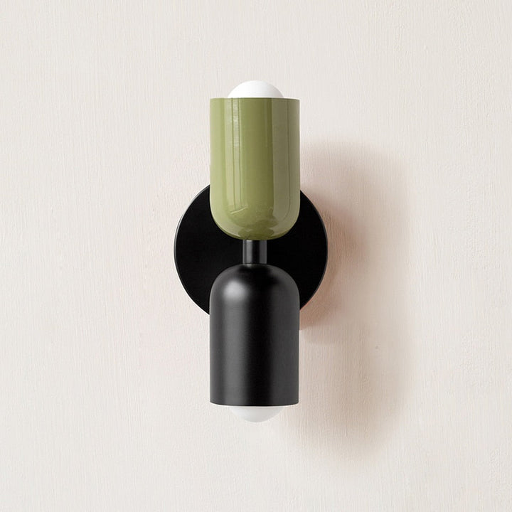 Skanto | Lebendige, minimalistische Wandlampe mit zwei Glühbirnen