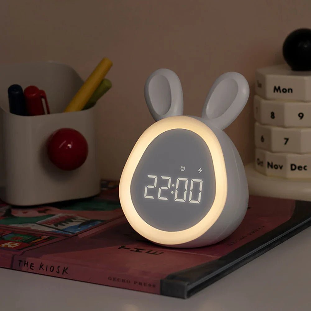 Skanto | WakkerKonijn – Kinderwecker mit LED-Nachtlicht und verspieltem Hasen-Design