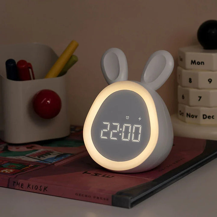 Skanto | WakkerKonijn – Kinderwecker mit LED-Nachtlicht und verspieltem Hasen-Design