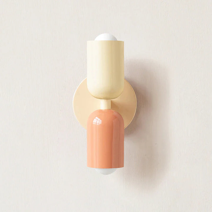 Skanto | Lebendige, minimalistische Wandlampe mit zwei Glühbirnen
