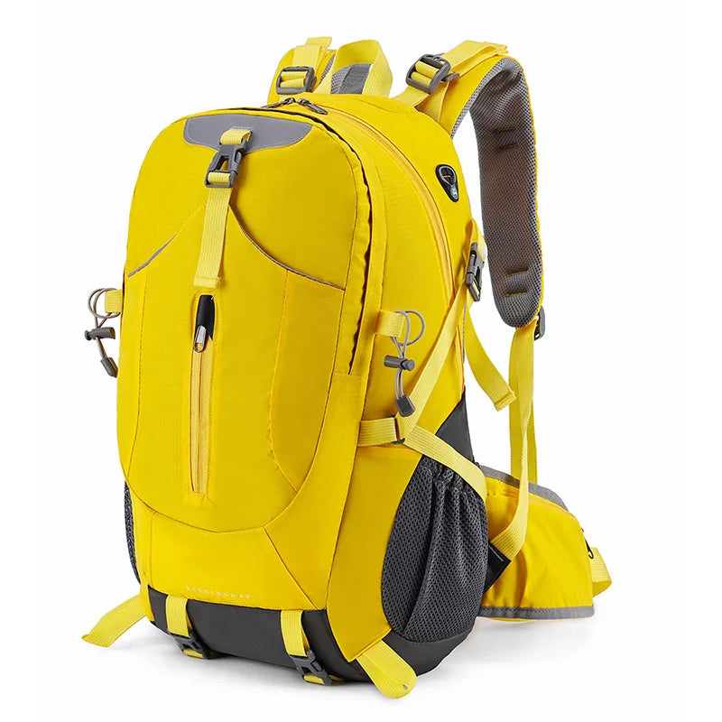 Skanto | TrekVault 40 Reise-Rucksack | 40 L Outdoor-Rucksack mit Regenhülle | Für Wandern, Reisen & Alltag | 31 × 20 × 52 cm