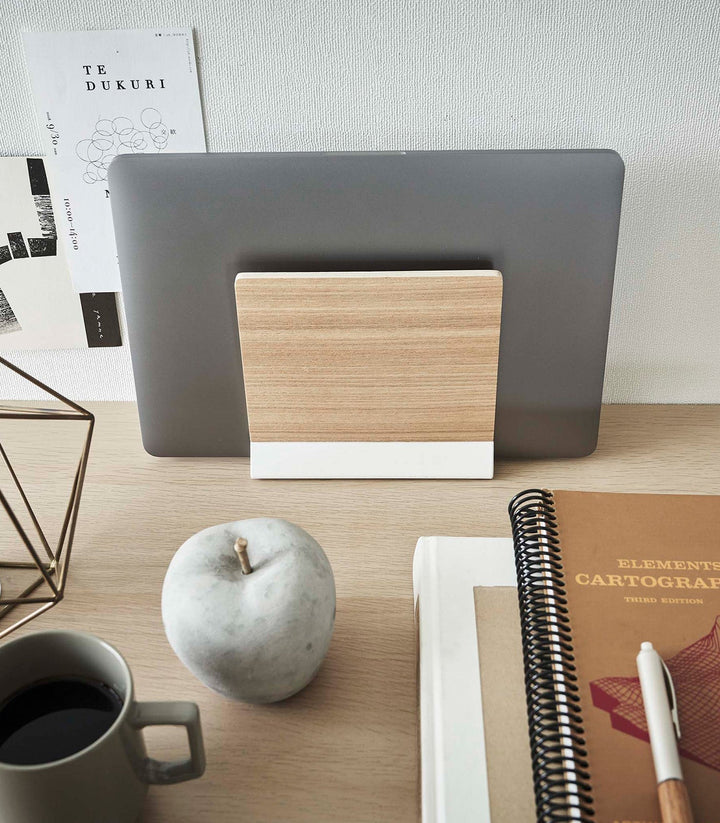 Skanto | Schlanker Laptop-Ständer – Stahl + Holz