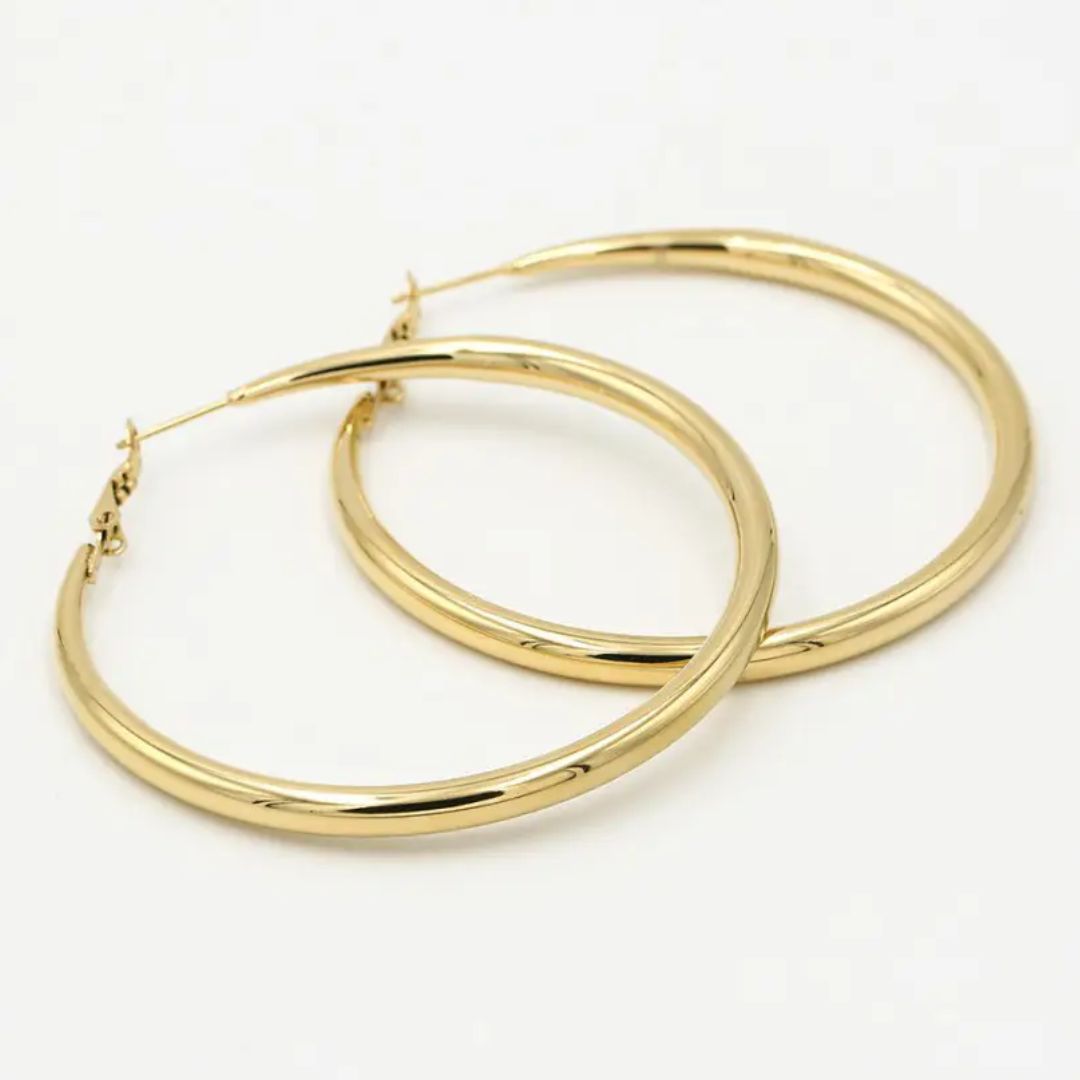 Elegante goldene Creolen (60 mm) | Luxuriöses Accessoire für einen stilvollen Look Skanto