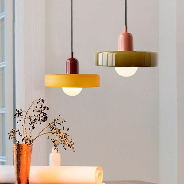 Skanto | Bauhaus Pendelleuchte aus farbigem Glas mit verstellbarer Aufhängung