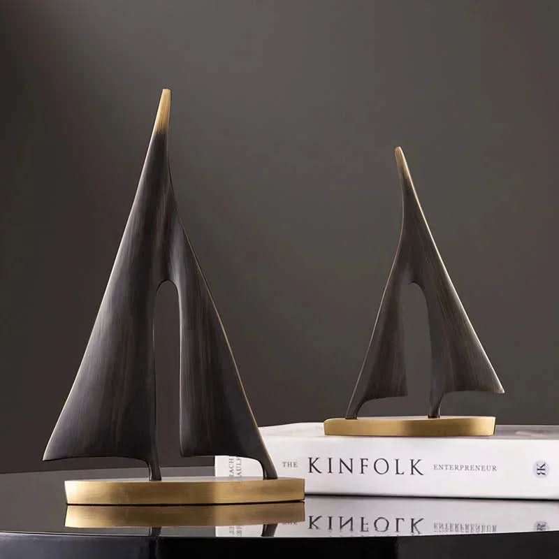 Skanto | Minimalistisches dekoratives Segelboot-Ornament für die Heimdekoration