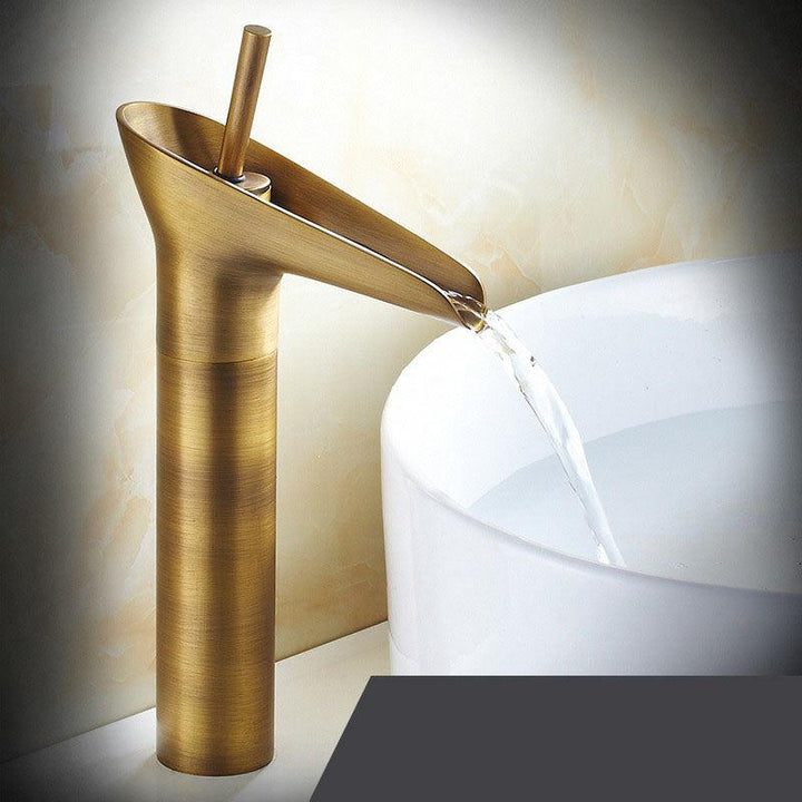 Antiker Wasserfall-Badarmatur