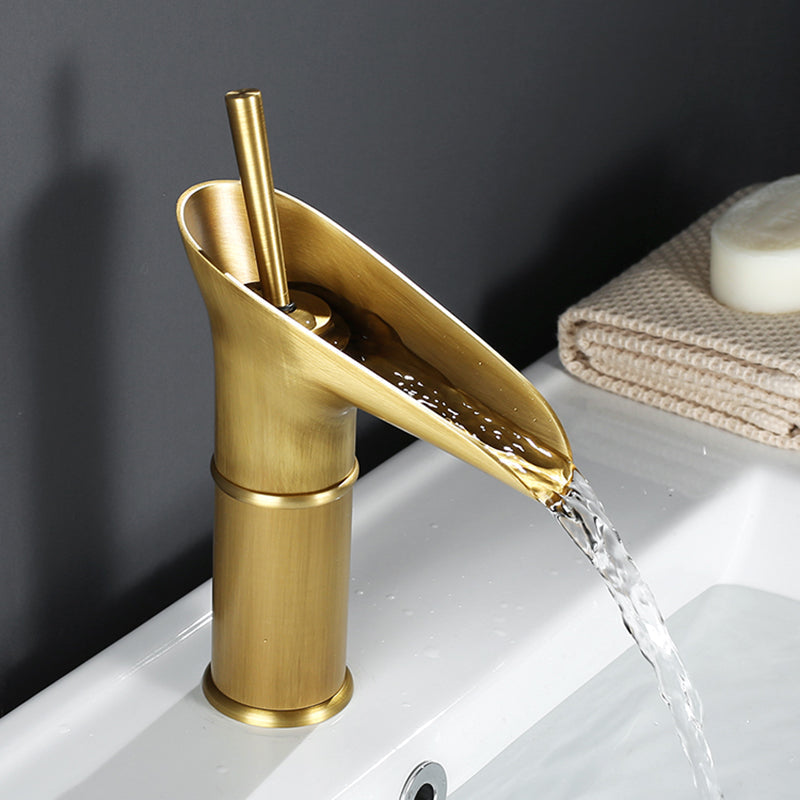 Skanto | CascadeFlow Luxe Wasserfall-Waschtischarmatur