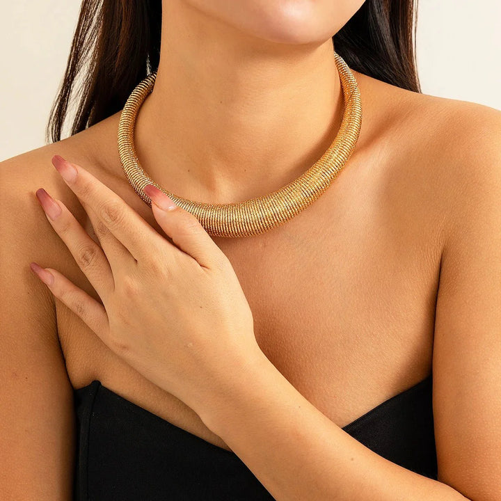 Skanto | Klassische klobige strukturierte Choker-Halskette