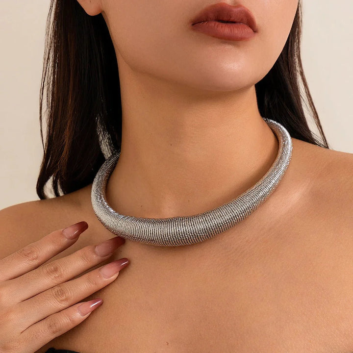 Skanto | Klassische klobige strukturierte Choker-Halskette