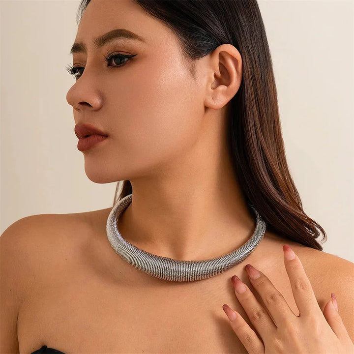 Skanto | Klassische klobige strukturierte Choker-Halskette