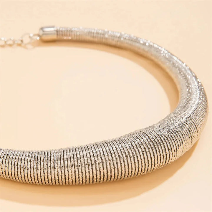 Skanto | Klassische klobige strukturierte Choker-Halskette