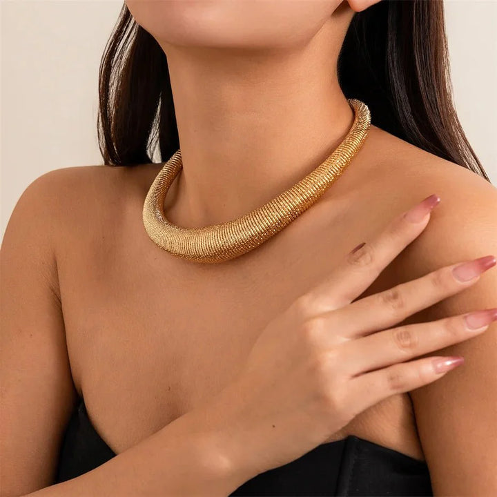 Skanto | Klassische klobige strukturierte Choker-Halskette