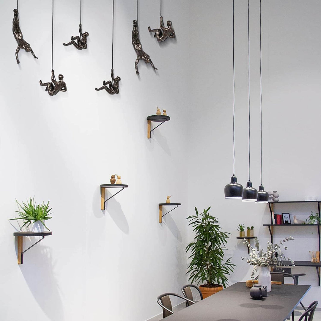 Skanto | CraftedClimb Kletterer Wanddeko – Inspirierende Wandkunst aus Harz und Eisen