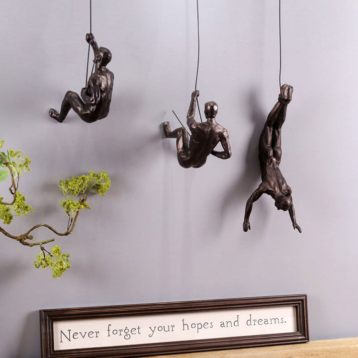Skanto | CraftedClimb Kletterer Wanddeko – Inspirierende Wandkunst aus Harz und Eisen